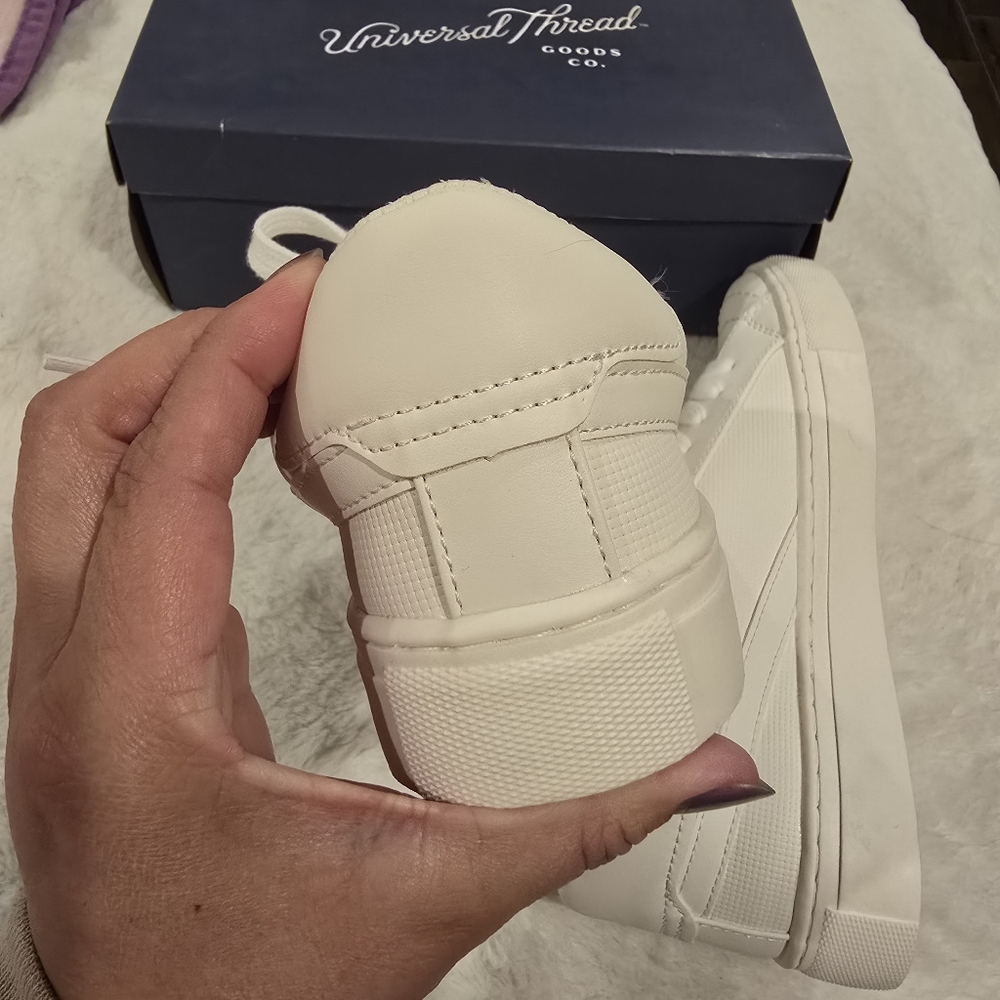 Universal Thread White Low-Top Sneakers - Picture 5 of 5
